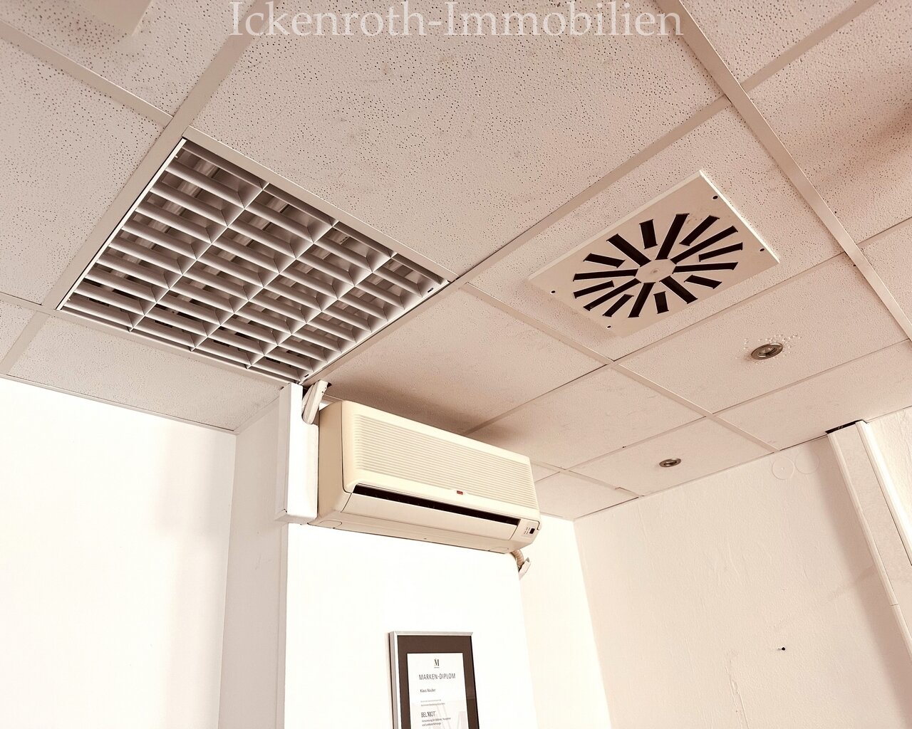 **Zentrale Büroräume (ca.95m²) im EG mit sehr hoher Laufkundschaft**