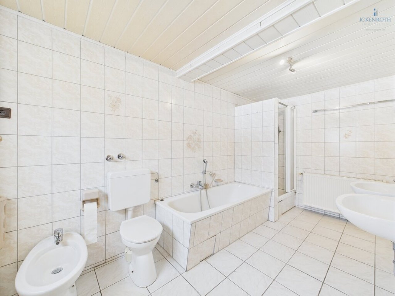 105 Badezimmer EG 105 Badezimmer EG