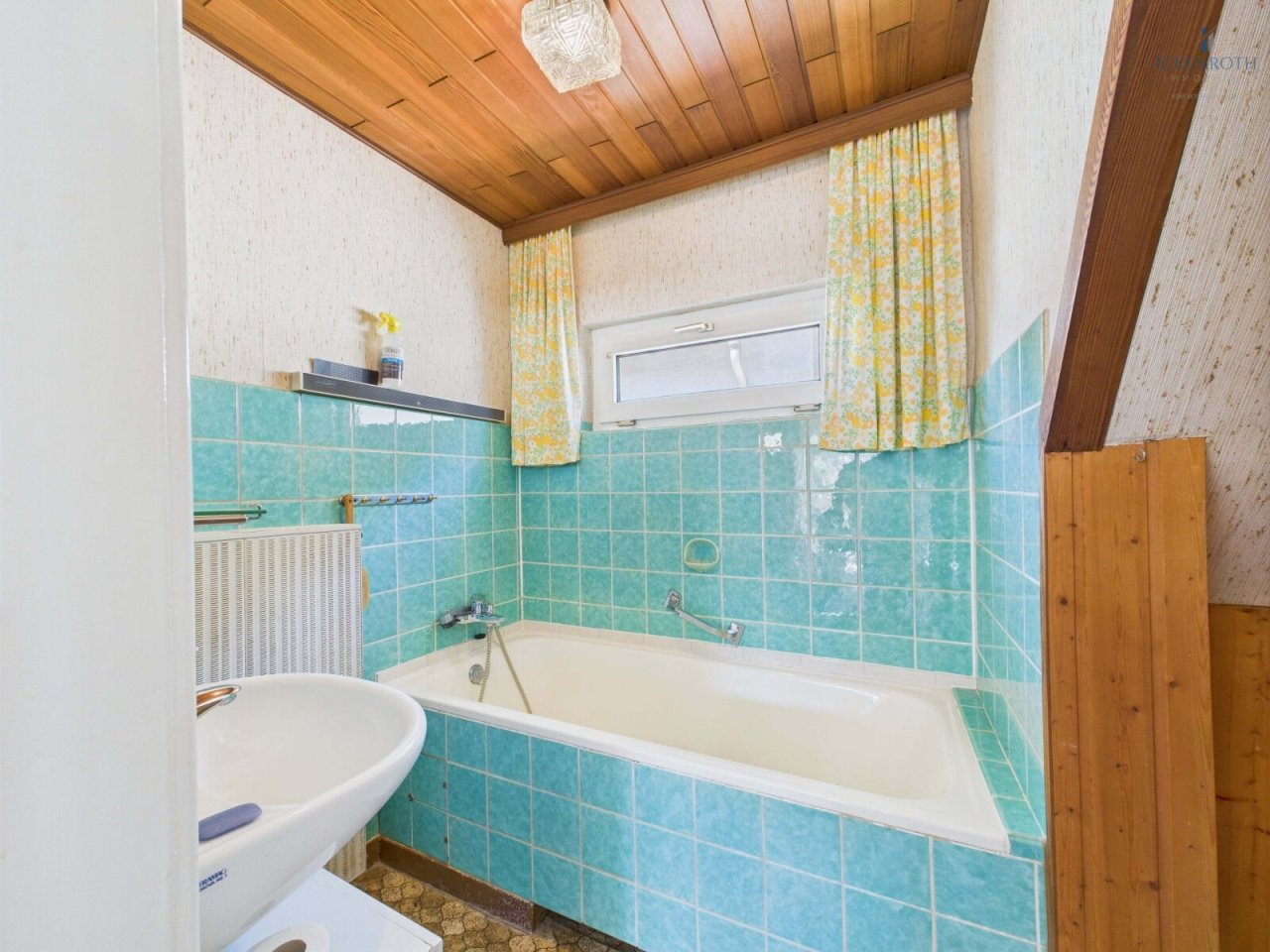 Badezimmer (OG) Badezimmer (OG)