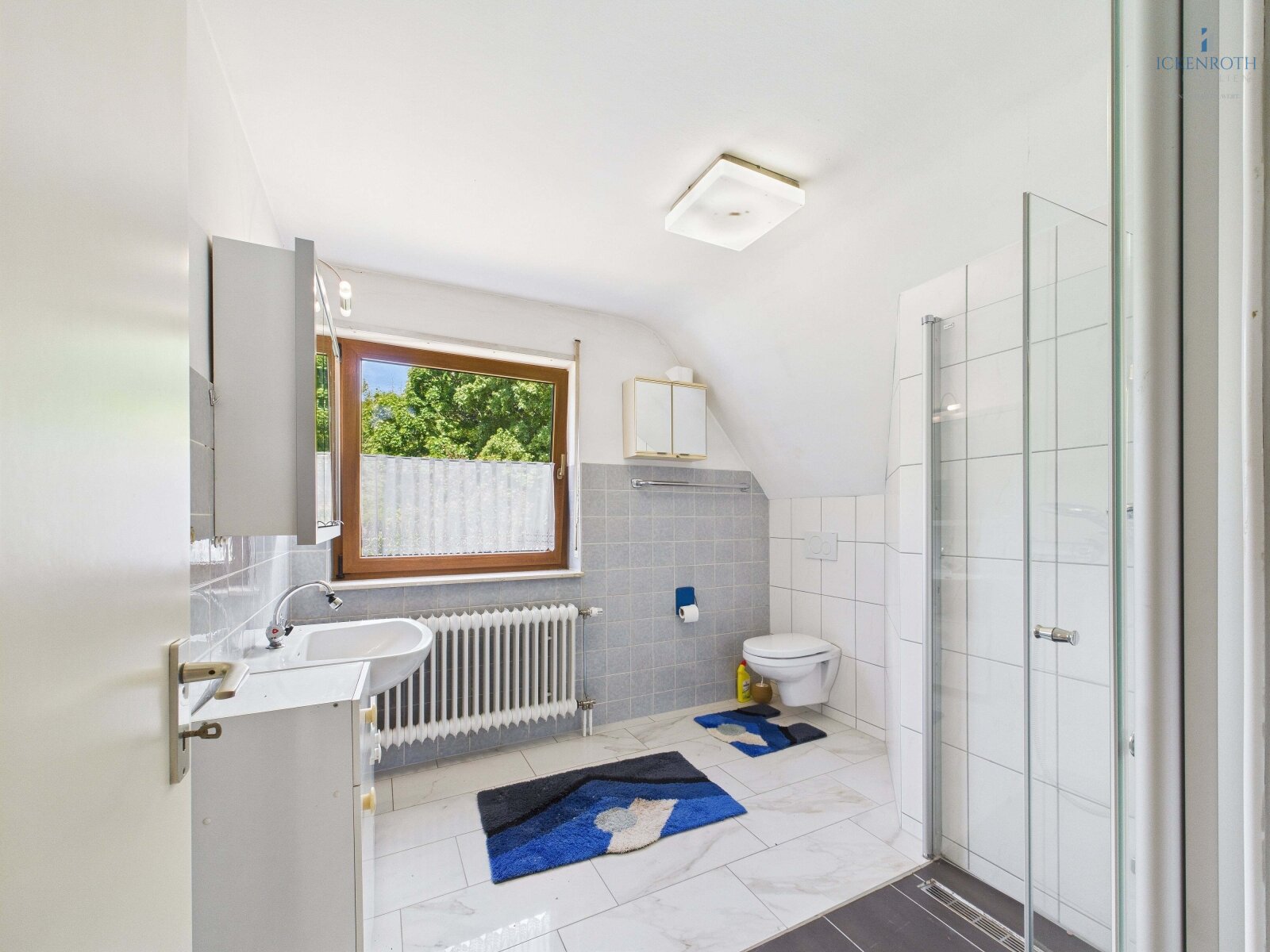 Badezimmer 1-2(OG) Badezimmer 1-2(OG)