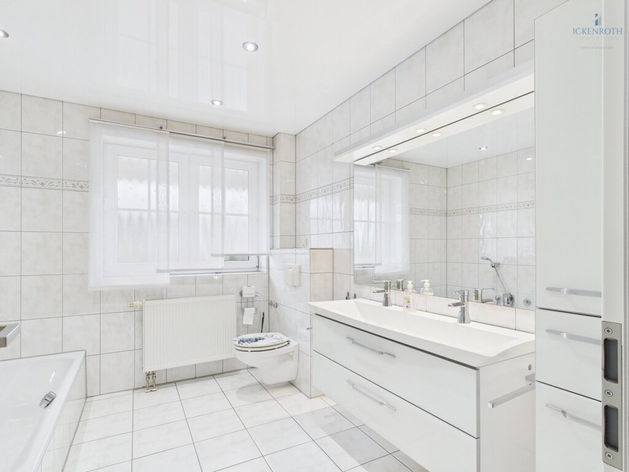 Badezimmer (1-2) Badezimmer (1-2)