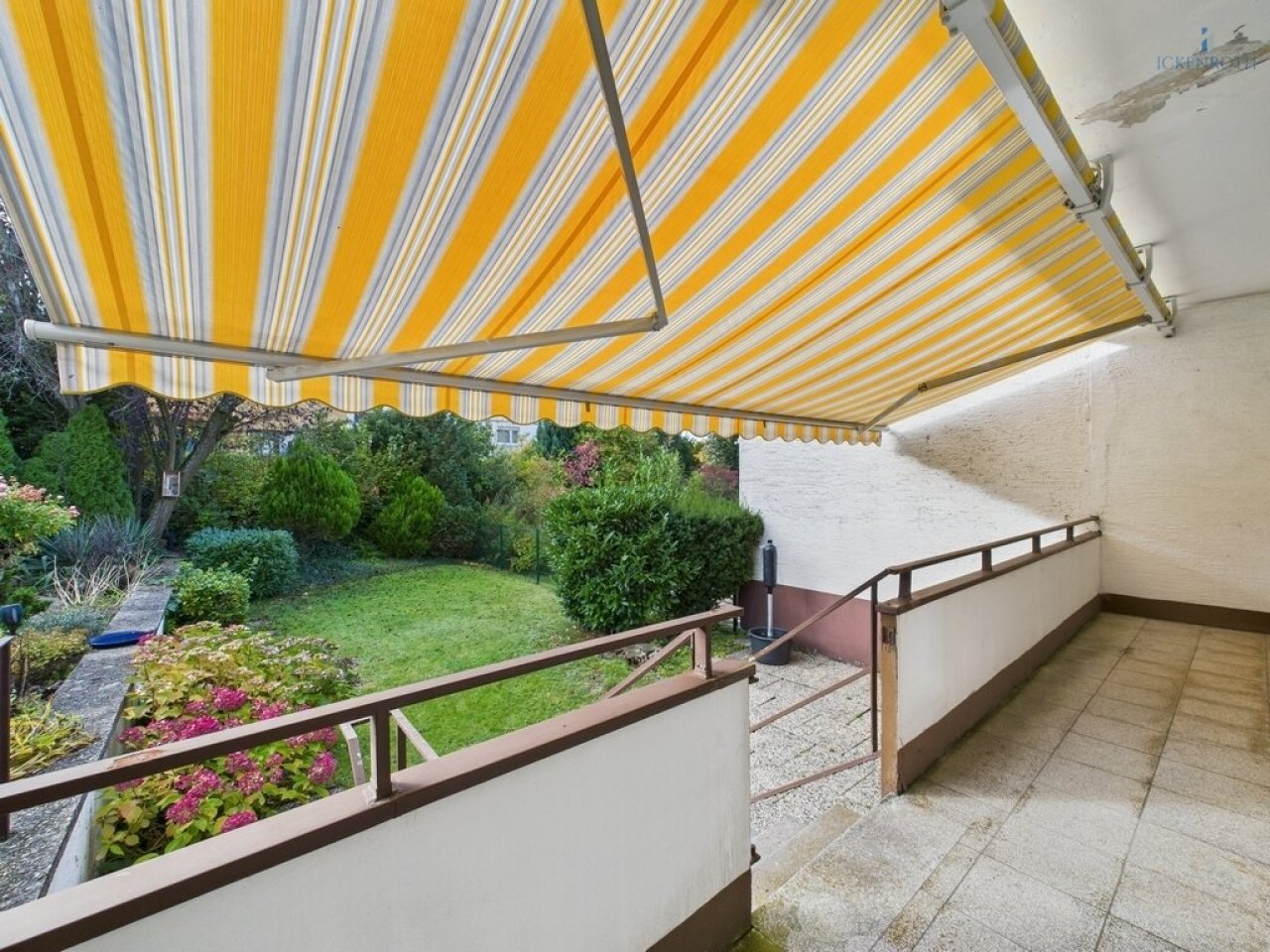 Balkon + Terrasse EG