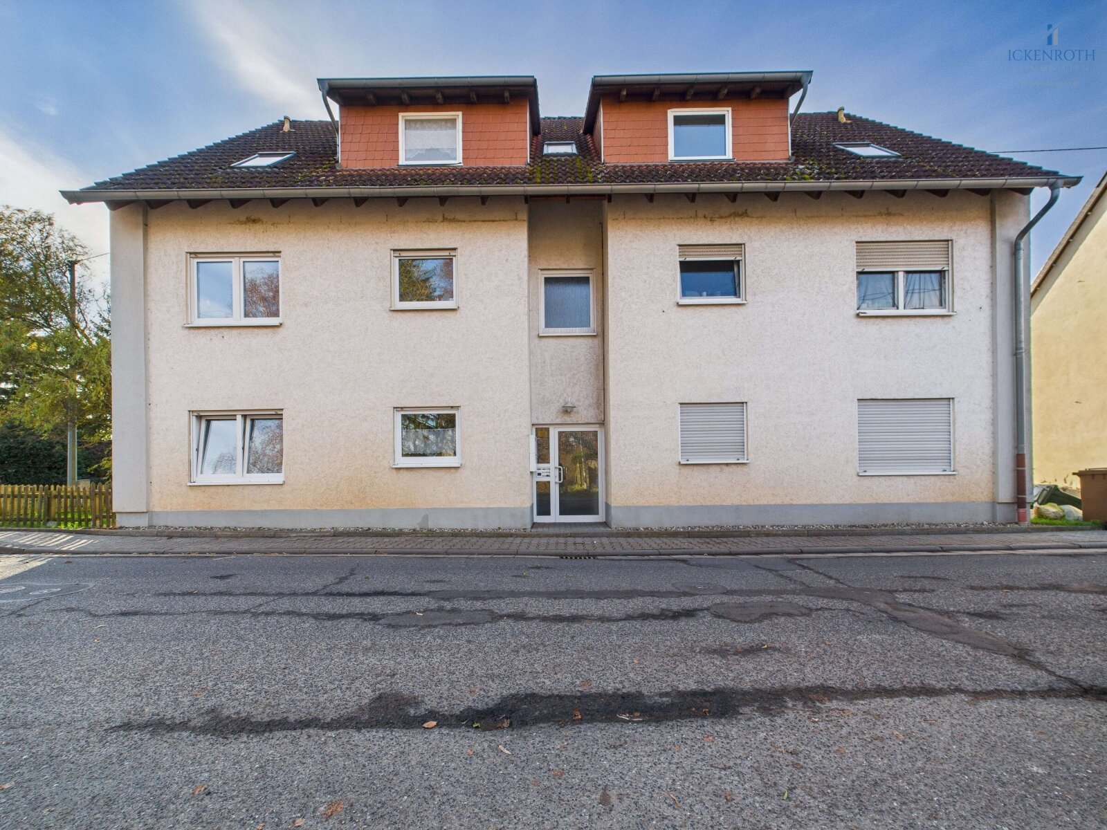 **Charmante 3-Zi.-ETW mit Terrasse, EBK, KFZ-Stellplatz, Abstellraum, "barrierefrei" - tolle Lage!** 