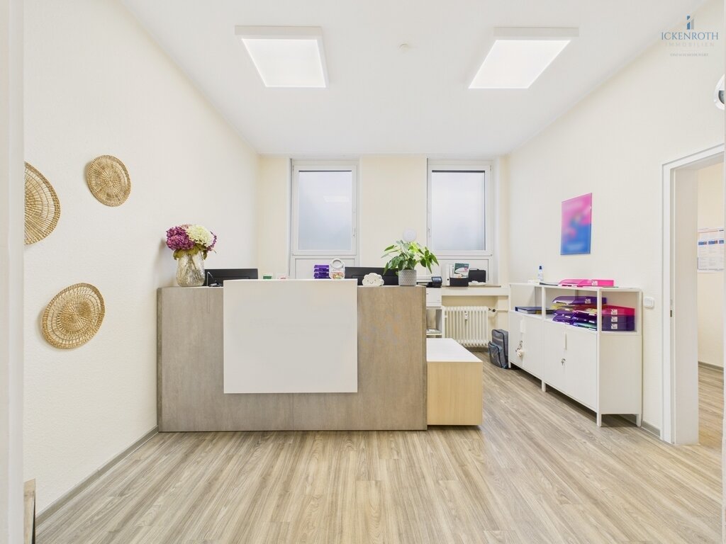 **Schöne Büro/Praxisräume (ca.96m²) mit 2x KFZ-Stellplatz - sehr gute & zentrale Lage!!!** 