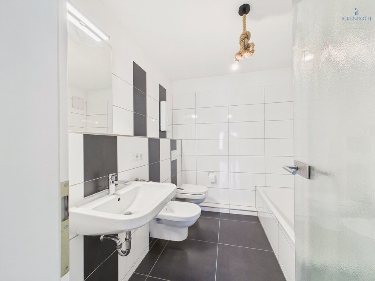 Badezimmer 1 OG (1-2)