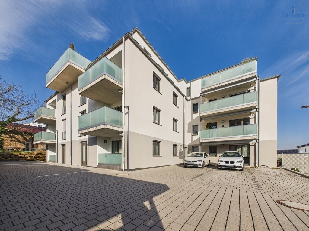**Moderne 2-Zi.-EG-Whg, 85m², 2x Terrasse, EBK, Barrierefrei, gr. Carport - am Schloßpark!** 
