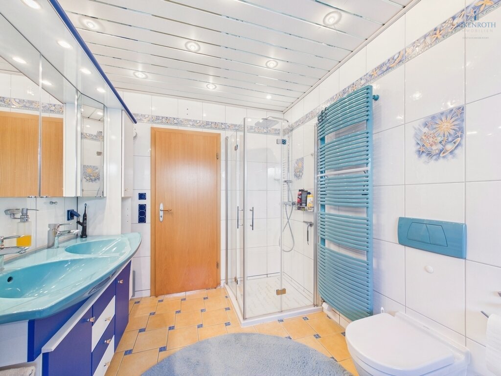 Badezimmer EG 2-2