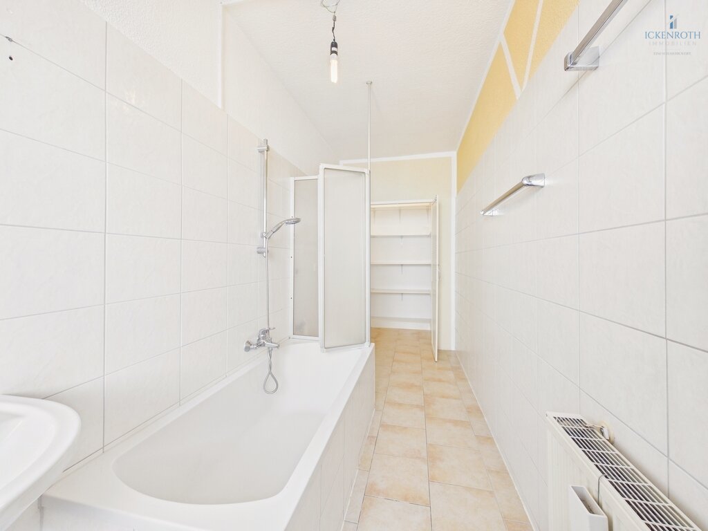 Badezimmer (1) Badezimmer (1)