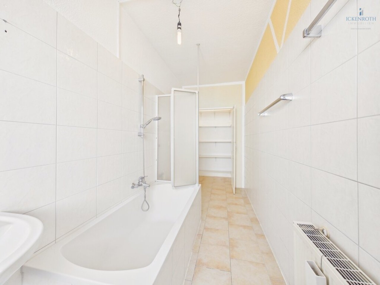 Badezimmer (1) Badezimmer (1)