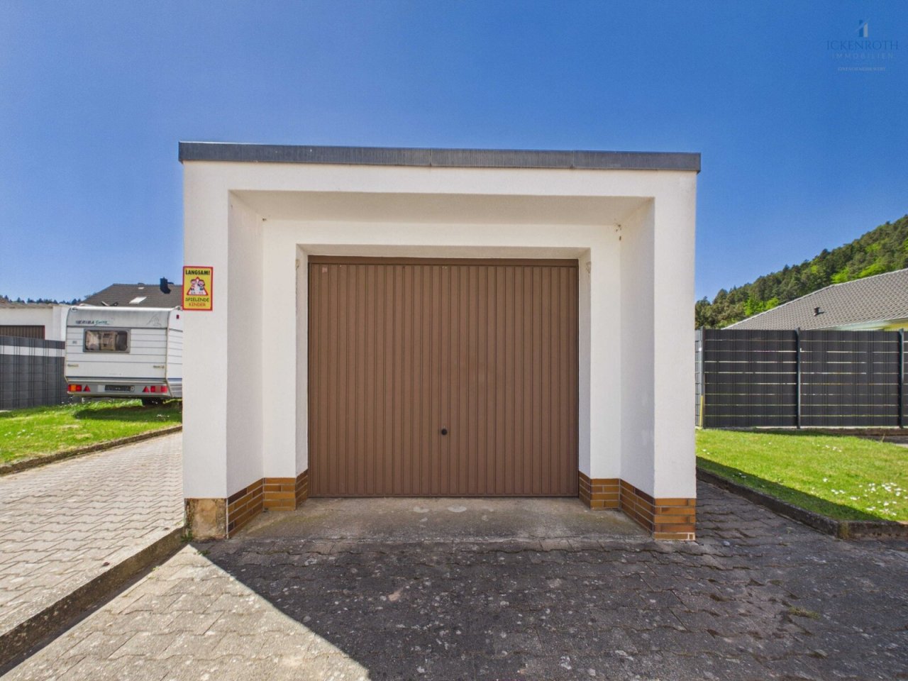 Außenansicht Garage
