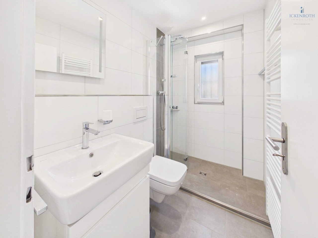 Badezimmer (EG)
