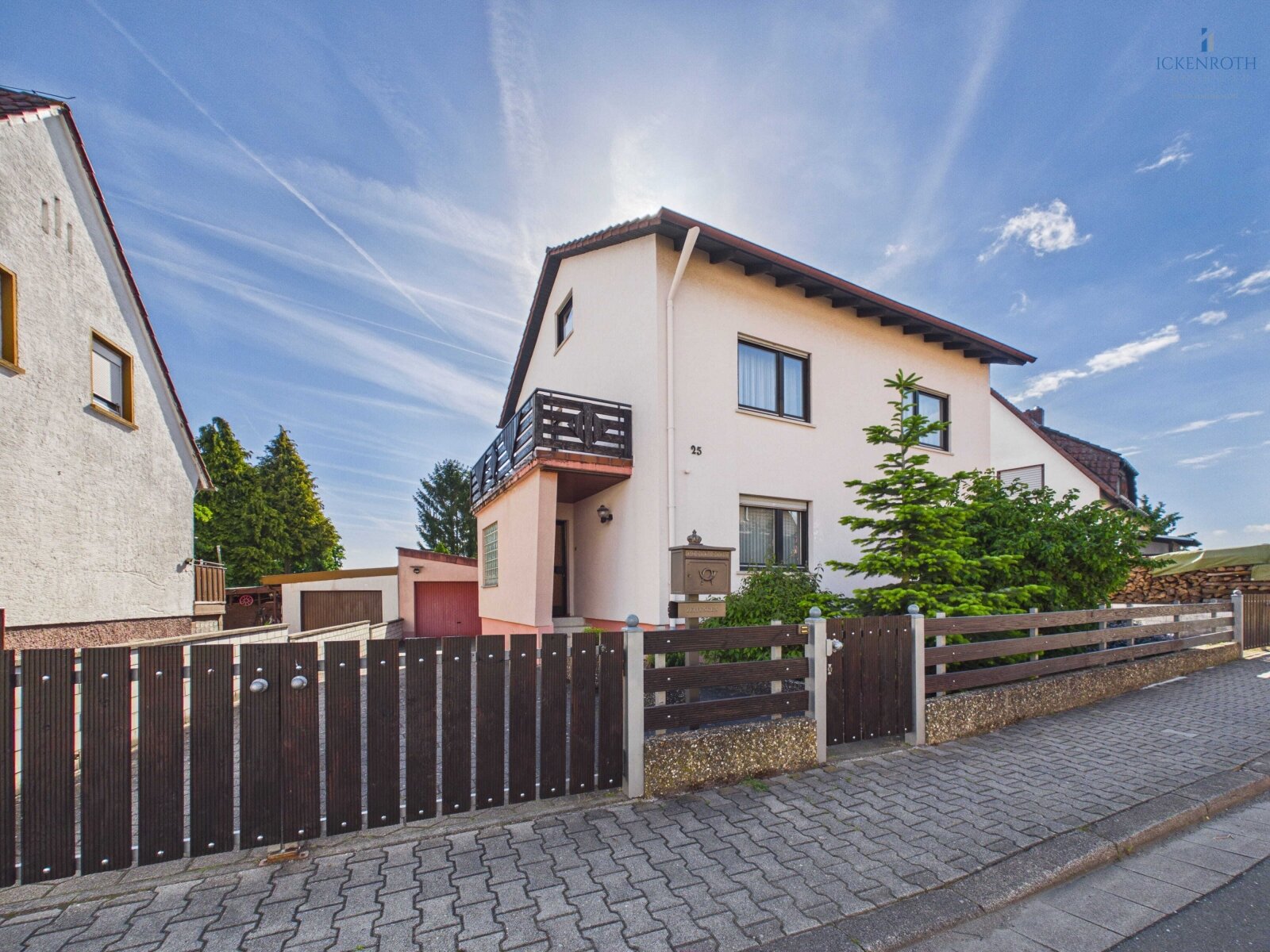 **Charmantes 1-2FH mit schönem Garten, guter Raumaufteilung, gr. Garage, uvm.- tolle Lage!** 