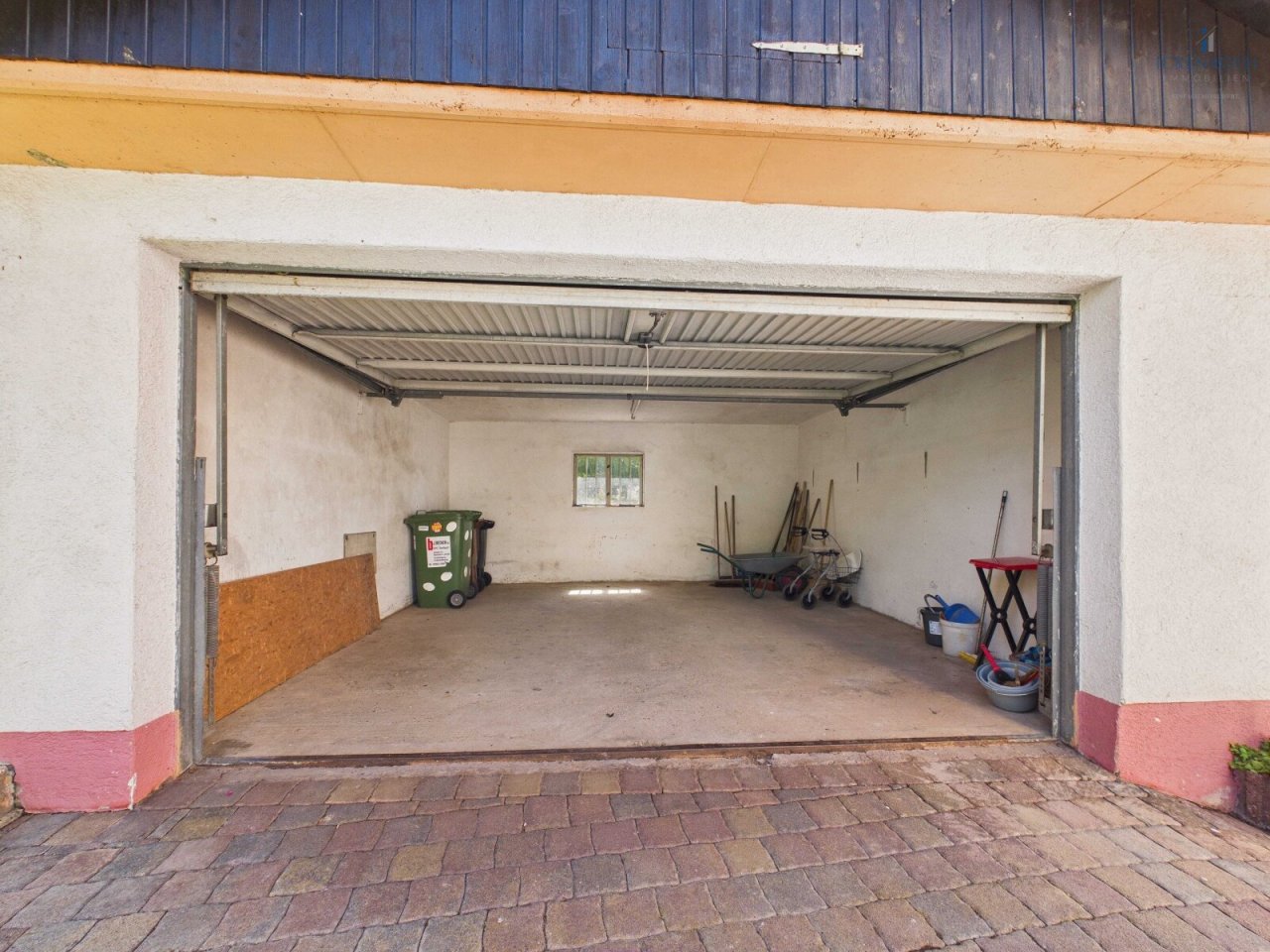 Garage 1 Garage 1