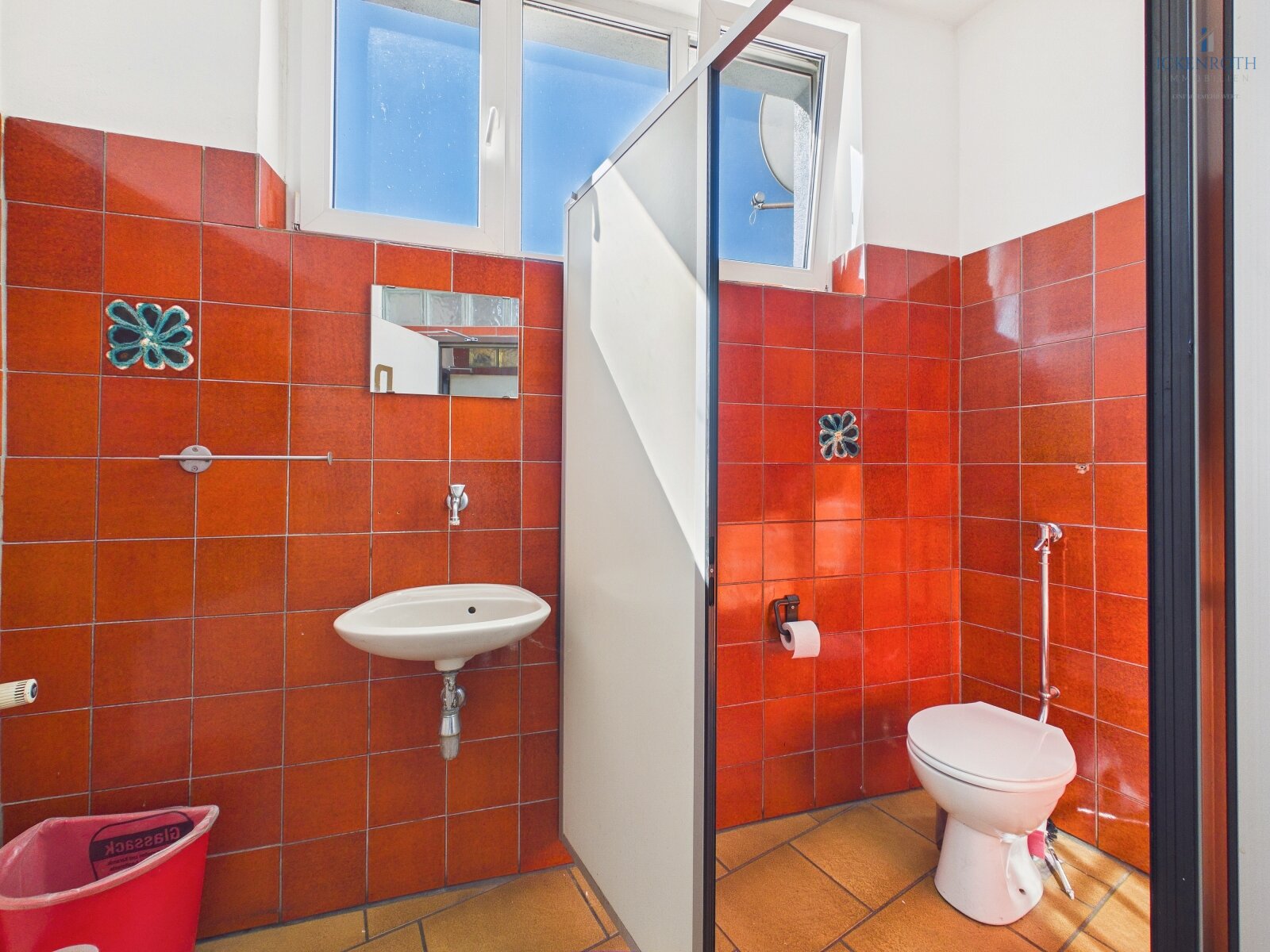 WC Damen EG
