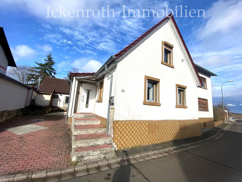 Steinbach: 2-Familienhaus auf tollem Grundstück mit viel Potential, gr.Terrasse, Keller, 2x Garage, uvm.  Steinbach: 2-Familienhaus auf tollem Grundstück mit viel Potential, gr.Terrasse, Keller, 2x Garage, uvm.