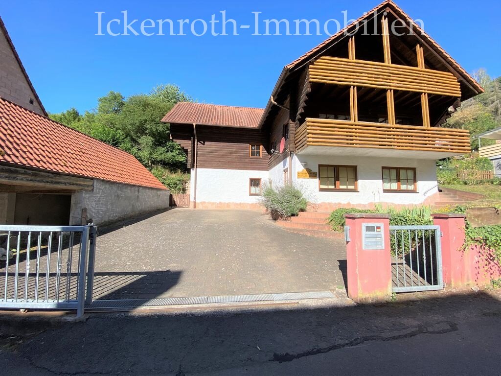 Imbsbach: Geräumiges Ein-Drei Familienhaus in Blockhausbauweise mit ELW und 2 Garagen in ruhiger Wohnlage  Imbsbach: Geräumiges Ein-Drei Familienhaus in Blockhausbauweise mit ELW und 2 Garagen in ruhiger Wohnlage