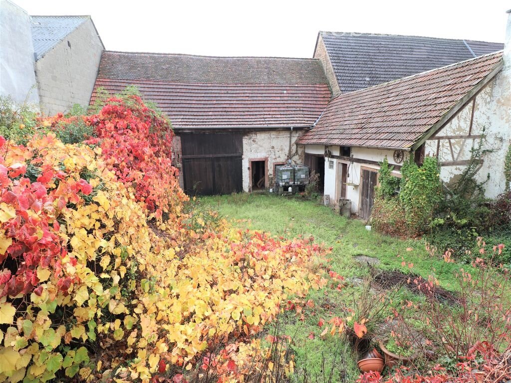 Dreisen: Großzügiger 8-Zimmer-Bauernhof mit großer Scheune und Garten mit Bachlauf  Dreisen: Großzügiger 8-Zimmer-Bauernhof mit großer Scheune und Garten mit Bachlauf