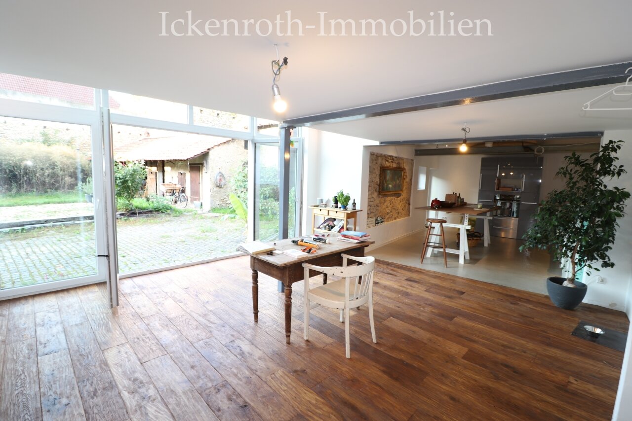 Westhofen: Extravagant sanierter 6-Zi-Bauernhof von 1758 mit Galerie, Terrasse und Garten  Westhofen: Extravagant sanierter 6-Zi-Bauernhof von 1758 mit Galerie, Terrasse und Garten