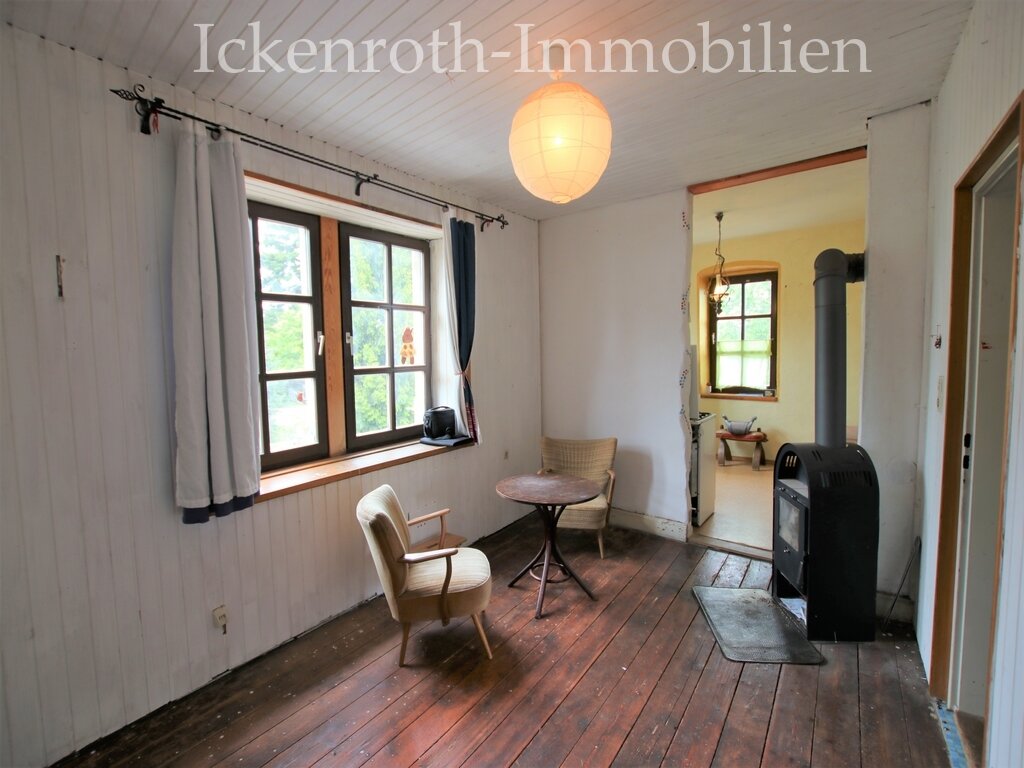 Bisterschied: Solides, freistehendes 5-Zi-Einfamilienhaus mit Garage, Stellplatz und viel Potential  Bisterschied: Solides, freistehendes 5-Zi-Einfamilienhaus mit Garage, Stellplatz und viel Potential