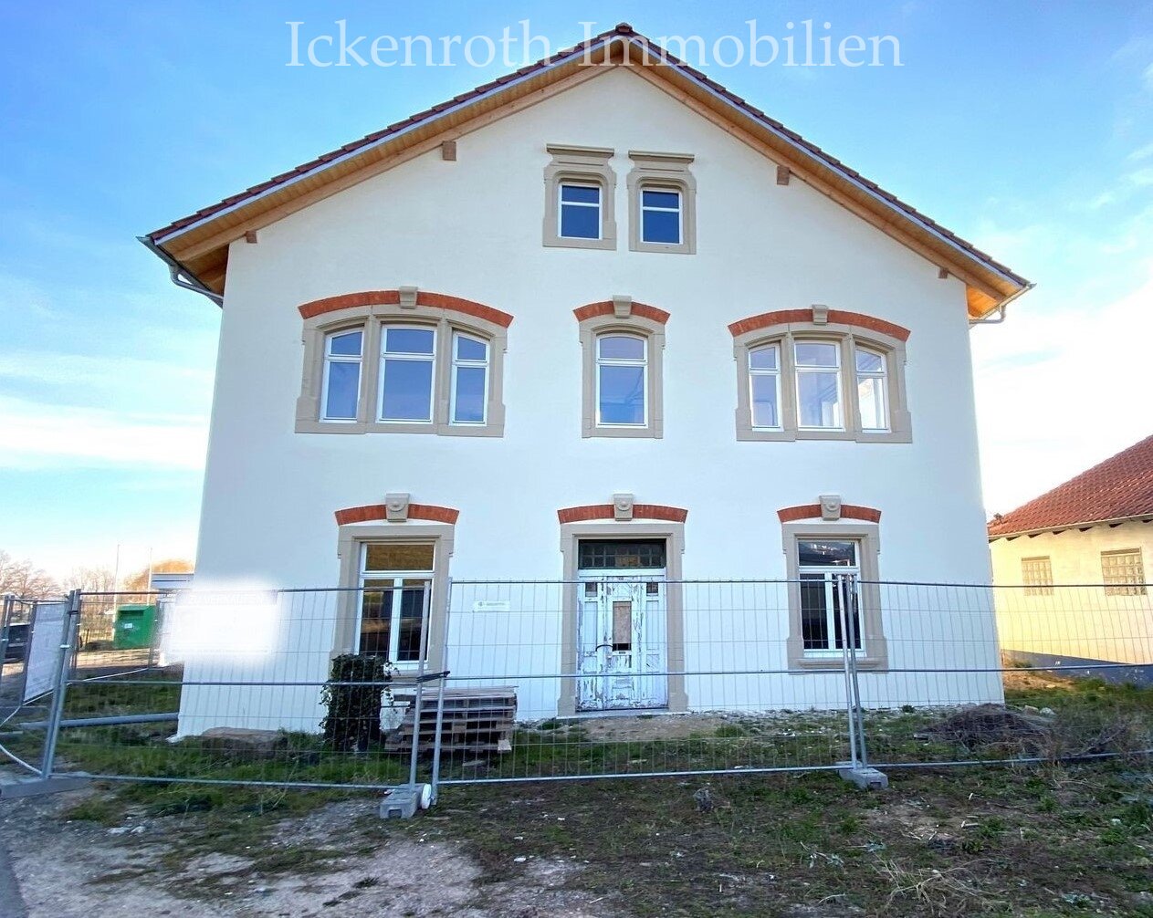 Bad Dürkheim: *Bestlage! Individuelle Gastronomie-Räume mit Außenterrasse + Gewölbekeller (ca.115m² / EG)*  Bad Dürkheim: *Bestlage! Individuelle Gastronomie-Räume mit Außenterrasse + Gewölbekeller (ca.115m² / EG)*