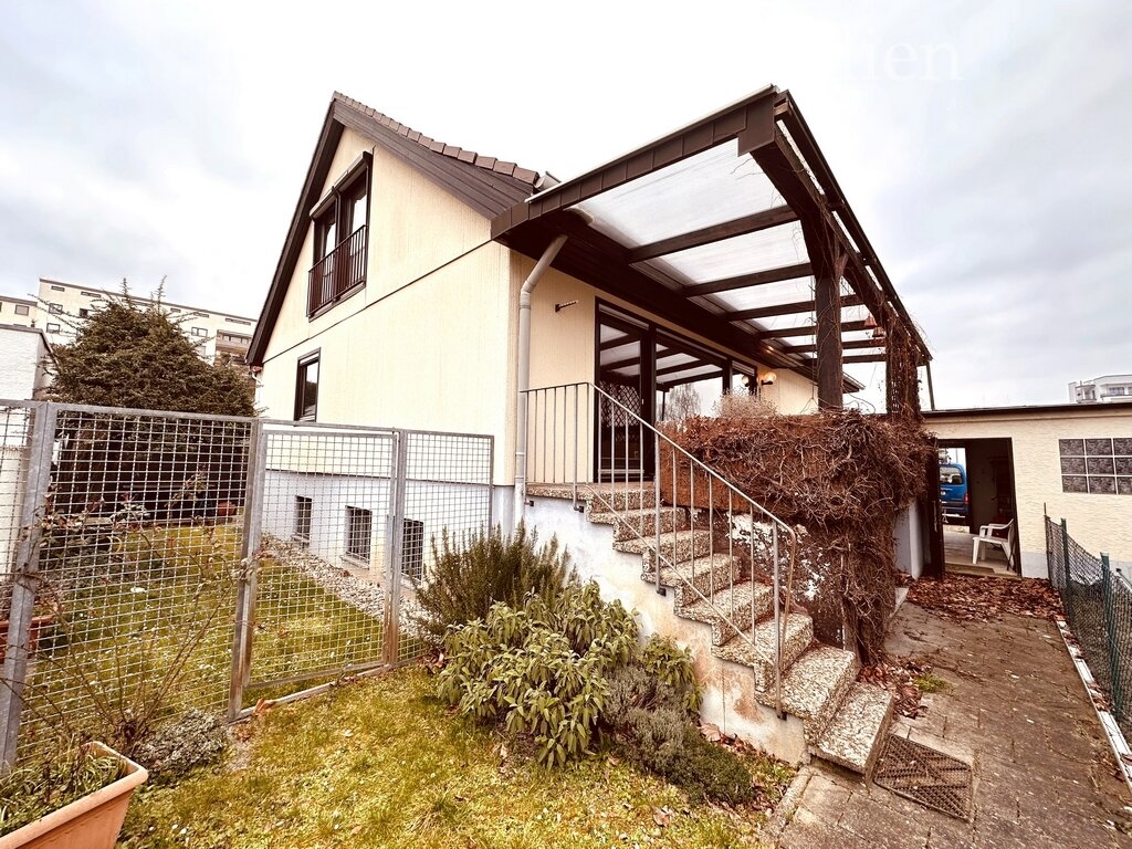 Groß-Gerau: **Freistehendes 1-2 Familienhaus (ca.165m²) mit Garage, Terrasse + Garten in Feldrandlage**  Groß-Gerau: **Freistehendes 1-2 Familienhaus (ca.165m²) mit Garage, Terrasse + Garten in Feldrandlage**