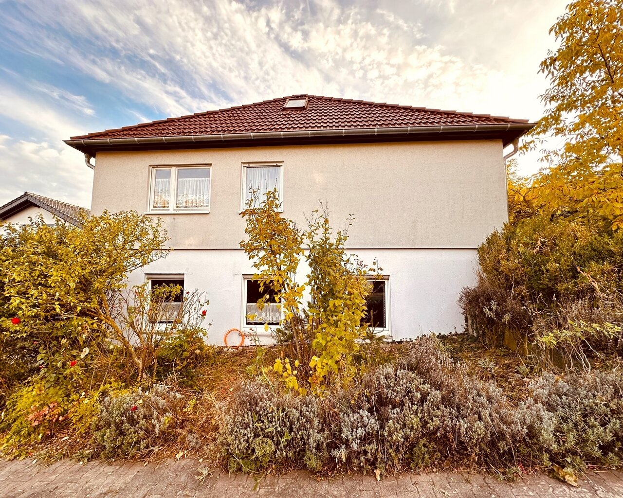 Göllheim: **1-2 Familienhaus mit Garage, ELW, schöner Gartenfläche und sehr guter Wohnlage**  Göllheim: **1-2 Familienhaus mit Garage, ELW, schöner Gartenfläche und sehr guter Wohnlage**