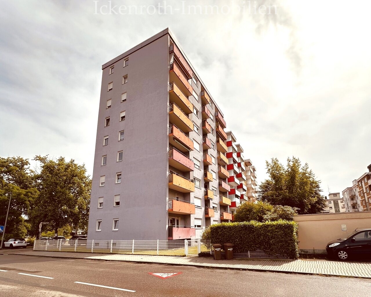 Viernheim: **Interessante 2-Zi.-Eigentumswohnung (ca.53m², 4.OG) mit mod. Aufzug, Balkon, uvm.**  Viernheim: **Interessante 2-Zi.-Eigentumswohnung (ca.53m², 4.OG) mit mod. Aufzug, Balkon, uvm.**