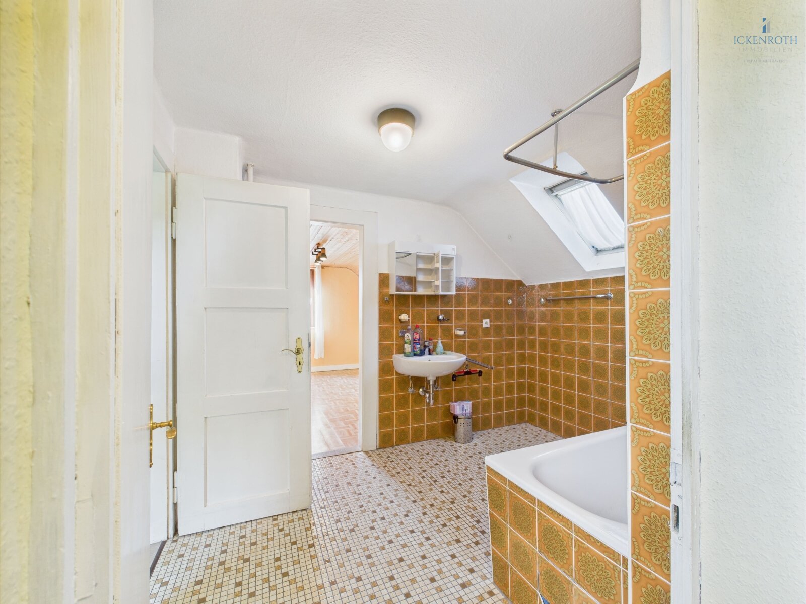Badezimmer (OG) Badezimmer (OG)